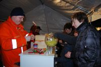 Ein Highlight des Hamberger Weihnachtsmarktes ist die Verlosung. Während des Marktes können noch viele Lose und ja vielleicht auch einer der tollen Gewinne ergattert werden. Fotos: Archiv