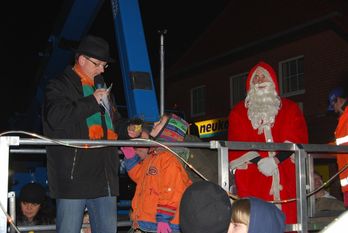 Ein Highlight des Hamberger Weihnachtsmarktes ist die Verlosung. Während des Marktes können noch viele Lose und ja vielleicht auch einer der tollen Gewinne ergattert werden.  Fotos: Archiv