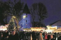 Ein Highlight des Hamberger Weihnachtsmarktes ist die Verlosung. Während des Marktes können noch viele Lose und ja vielleicht auch einer der tollen Gewinne ergattert werden.  Fotos: Archiv