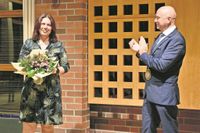 Mareike Wilshusen wurde von Bürgermeister Michael Hannebacher verabschiedet.