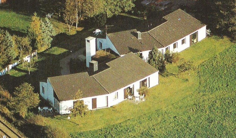 Auf der Wiese den Künstlerhäusern ist viel Platz zum Feiern.