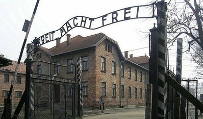 Die Besonderheit der Shoa: Arbeit war in Auschwitz nicht der Modus der Ausbeutung, sondern der Vernichtung. Entscheidend war nicht die Arbeit der Juden und Jüdinnen, sondern ihr Tod.
