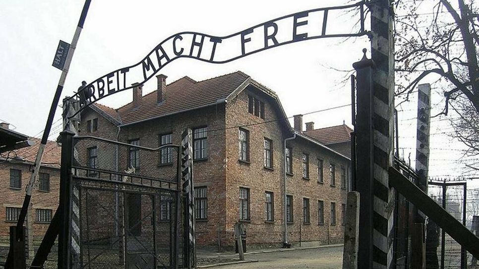Die Besonderheit der Shoa: Arbeit war in Auschwitz nicht der Modus der Ausbeutung, sondern der Vernichtung. Entscheidend war nicht die Arbeit der Juden und Jüdinnen, sondern ihr Tod.