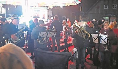 Der Posaunenchor gehört schon lange zur Tradition des Selsinger Weihnachtsmarktes.
