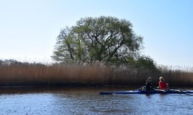 Vor allem bei sonnigem Wetter ist eine Fahrt auf der Oste ein besonderes Erlebnis.