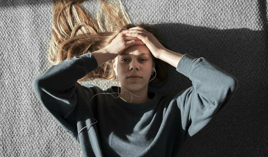 Jugendliche haben ihre Zukunft noch vor sich. Doch Zukunftsängste schränken sie in ihrer Entwicklung ein.