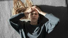 Jugendliche haben ihre Zukunft noch vor sich. Doch Zukunftsängste schränken sie in ihrer Entwicklung ein.