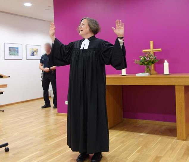 Pastorin Annette Seifert stellte sich in einem Gottesdienst vor.