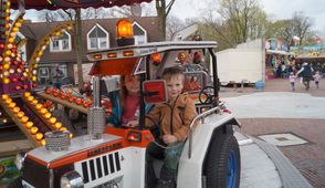 Das Kinderkarussell ist das Highlight für die kleinsten Besucher:innen.