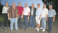 Landrat Krüger (3. v. li.) stellte sich nur zum Pressefoto mit den in der Lokalpolitik Aktiven auf, ansonsten nutzte er die Gelegenheit, mit allen Interessierten ins Gespräch zu kommen.