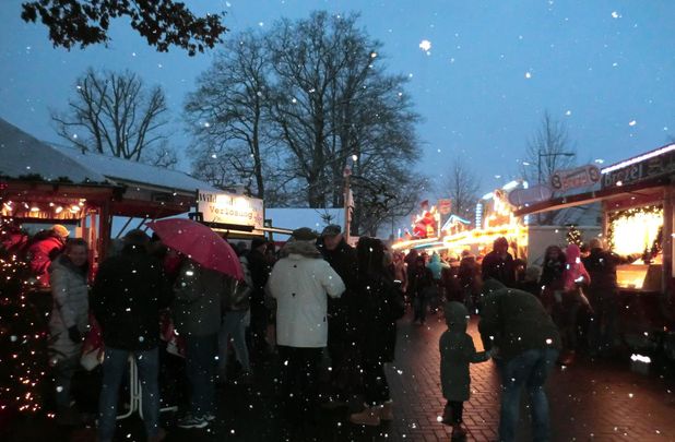 Auf dem Weihnachtsmarkt in Grasberg gibt es viel Programm, das sowohl die ältere Generation als auch die Kleinen begeistern wird.