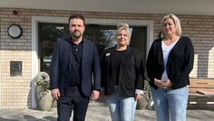 Geschäftsführer Johannes Schulz sowie die Pflegedienstleitung Janina Müller (Mitte) und Einrichtungsleiterin Tanja Haase freuen sich auf die kommende zeit.