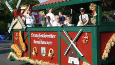 Viele bunte Erntewagen werden beim Erntefest zu sehen sein.