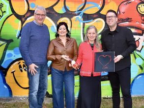 (v. l.) Jürgen Schulz, Katarzyna Makol, Katja Poppe und Florian Freiman bei der Spendenübergabe.