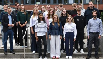 Die neuen Auszubildenden und Studierenden freuen sich auf die kommende Zeit und sind gespannt auf ihre Aufgaben.