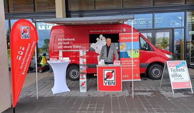 Die Experten kommen mit jede Menge Material und Informationen in die Region.