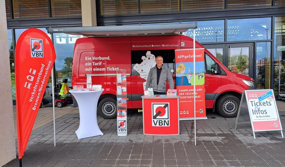 Die Experten kommen mit jede Menge Material und Informationen in die Region.