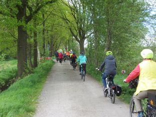 Die Runde hat eine Strecke von etwa 30 Kilometern und verläuft überwiegend auf befestigten Wegen durch die Hammewiesen.
