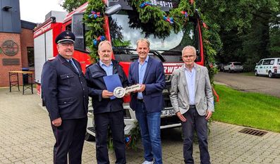 Offizielle Schlüsselübergabe in Altwistedt (v. l.): Ralf Meyer, Jürgen Aldag, Guido Dieckmann und Wilfried Windhorst.