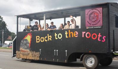 Viele bunte Erntewagen können am Sonntag, 1. September, in Wallhöfen bestaunt werden.