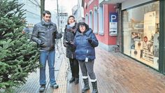 Mitglieder der Arbeitsgruppe Alte Straße ärgern sich über zerschnittene Lichterketten.