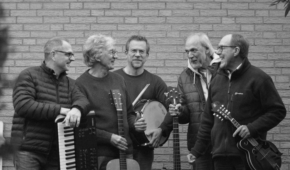 Die Band Spätzünder präsentiert rockige Klassiker und neue Hits.