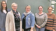 Melanie Hinck (v. li.) und Tanja Tiedemann (ehemalige Vorstandsmitglieder), Maria Börger und Nicole Braun (1. Und 2. Vorsitzende) und Elke Wladarsch (Schulleiterin).