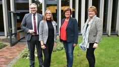 Landrat Marco Prietz (v. li.), Sandra Pragmann (Ko-Stelle Ehrenamt), Petra Tiemann und Gerlinde Wozniak (Ko-Stelle Ehrenamt) nahmen an der Ehrenamtskonferenz teil.