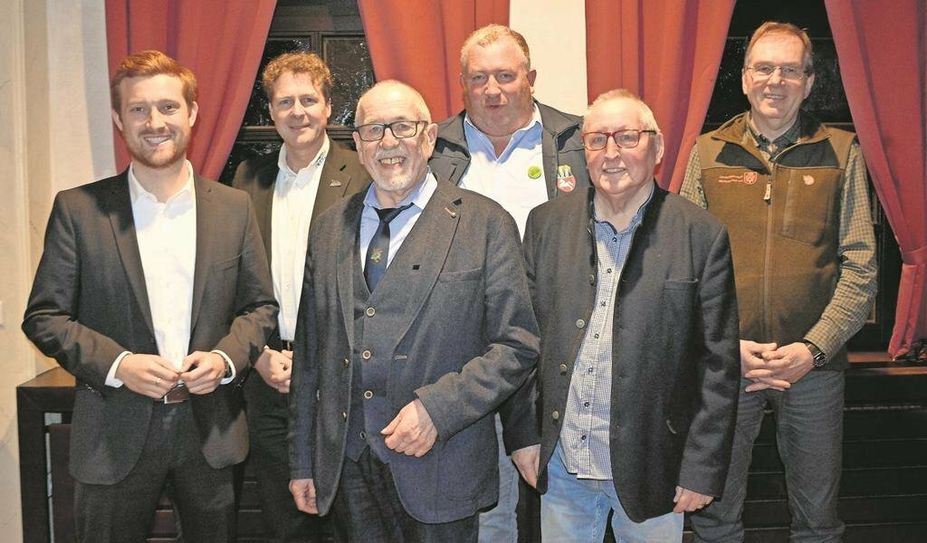 Organisator und Moderator Dirk Frederik Stelling (v. li.) mit Dr. Holger Buschmann, Jürgen Cassier, Alexander von Hammerstein, Wolfgang M. Schüßler und Helmuth Blauth.