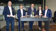 Autohaus-Inhaber Christian Brunkhorst, Vitus Eckert, Marco Mohrmann, Vanessa-Kim Zobel und Verkaufsberater Markus Burfeind stellten sich gut gelaunt den Gästen vor.