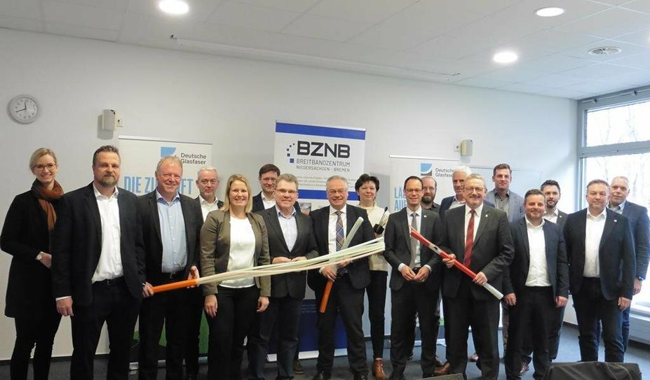 Landkreis, Kommunen, das Breitbandzentrum Niedersachsen-Bremen und die Deutsche Glasfaser sind zuversichtlich, bald viele Haushalte im Landkreis mit einem Glasfaseranschluss versorgen zu können. Foto: mf