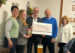 Der Moorhof-Verein freut sich über die großzügige Spende.