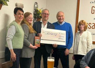 Der Moorhof-Verein freut sich über die großzügige Spende.