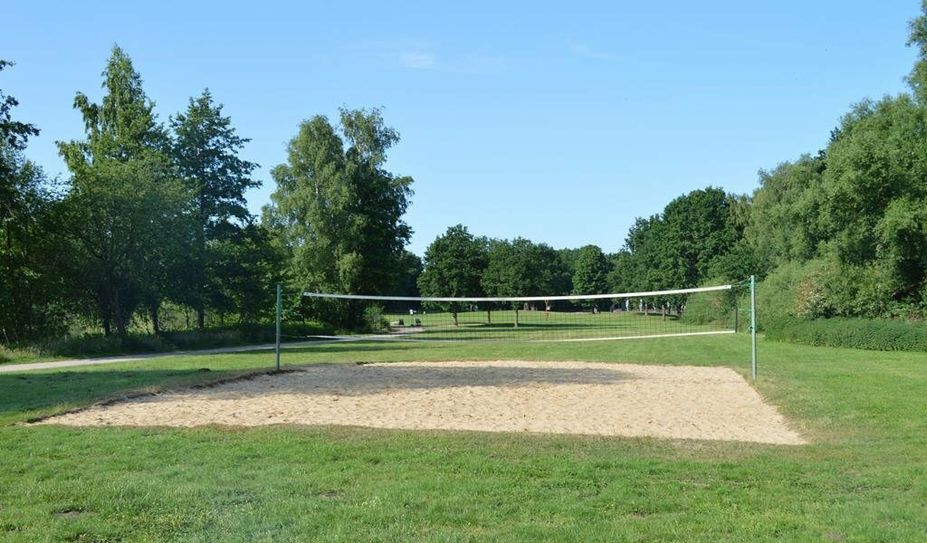 Das Beachvolleyball am Vörder See soll zu einem Jugendplatz erweitert werden.