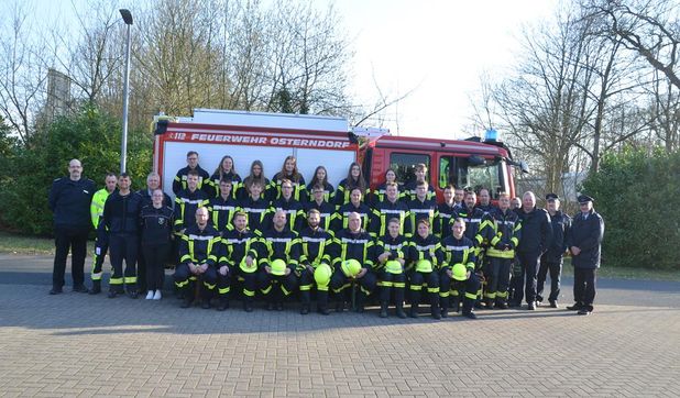 Die neuen aktiven Feuerwehrfrauen und -männer sind bereit, um jeden anstehenden Einsatz zu meistern.