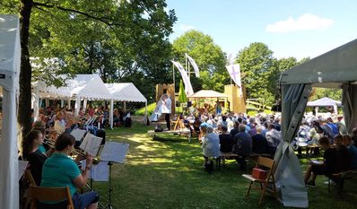 Gottesdienst, Musik und leckeres Essen - das wartet auch die Gäste in Farven.
