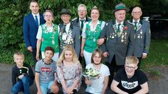 Die Majestäten sowie Präsident Holger Rubach, Vizepräsident Norbert Alex und Oberbürgermeister Janis Düls freuen sich auf ein erfolgreiches Schießen.