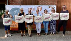 Karin Brünjes (Leiterin der Tafel), Maren Grabau, Susanne Teichmann, Silke Homburg, Coletta Jöllenbeck, Corinna Facktor und Andreas von Glahn.