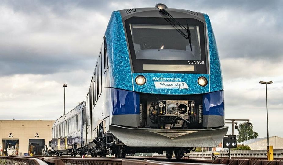Auf der Strecke zwischen Cuxhaven, Bremerhaven, Bremervörde und Buxtehude rollen derzeit sechs Wasserstoffzüge.