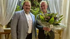 Der 1. Vorsitzende Julian Fischer (links) stärkt dem Kandidaten zum Samtgemeindebürgermeister, Gerd Brauns, den Rücken.