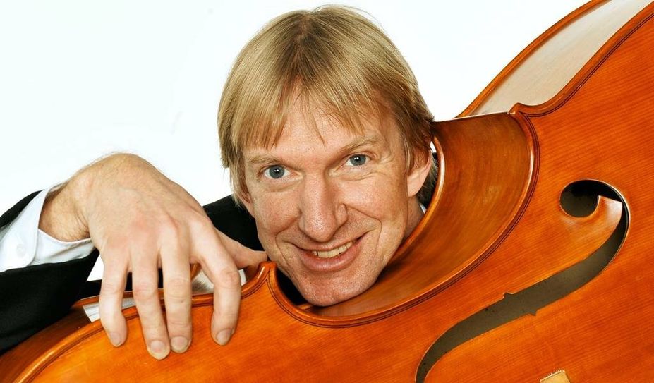 Reinhard Röhrs widmet sich im Cultimo einer literarischen und kabarettistischen Performance.