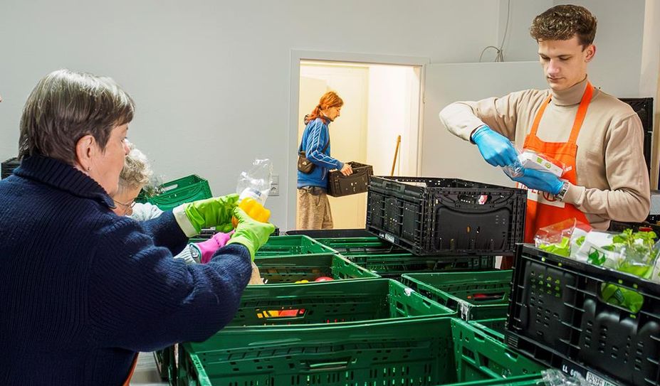 Die Lebensmittelausgabe konnte nach dem Umzug am neuen Standort schnell weitergehen.