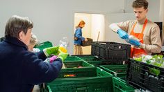 Die Lebensmittelausgabe konnte nach dem Umzug am neuen Standort schnell weitergehen.