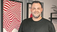 Hendrik Grafelmann gestaltet unter anderem Webseiten und Onlineshops und entwickelt persönliche, moderne und effektive Marketingstrategien für seine Kunden.