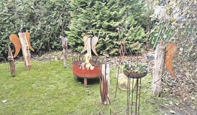 Feuerschalen sind nicht nur schön anzusehen, sondern bringen auch viel Wärme in den heimeligen Garten.