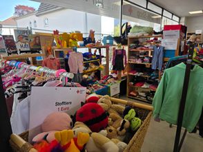 Der DRK-Shop in der Fußgängerzone öffnet im Dezember mehrmals außer der Reihe.