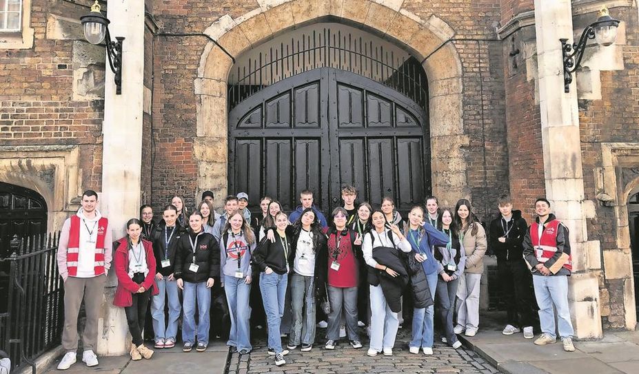 Beim Austausch in den Osterfeiern lernten die Schüler:innen nicht nur die Sprache, sondern auch das englische Leben kennen.