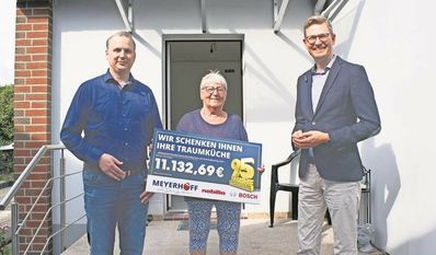 Osterholz-Scharmbeck (eb). Elli Frenser aus Lilienthal ist die glückliche Gewinnerin der zweiten Einbauküche des Gewinnspiels vom Möbelhaus Meyerhoff. Anlässlich des 95-jährigen Bestehens veranstaltet das Möbelhaus in jedem Monat ein Gewinnspiel. Zusätzlich werden drei hochwertige Einbauküchen verlost, von denen nun die zweite im Wert von 11.132,69 Euro vergeben werden konnte. Das Team von Meyerhoff freute sich bei der symbolischen Übergabe des Schecks mit Elli Frenser.