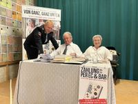 Carsten Rose von der Polizeiakademie Niedersachsen mit Ivar Buterfas-Frankenthal und dessen Frau Dagmar.