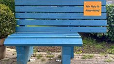 Die Bank stellt ein klares Zeichen gegen Ausgrenzung und für Inklusion dar.